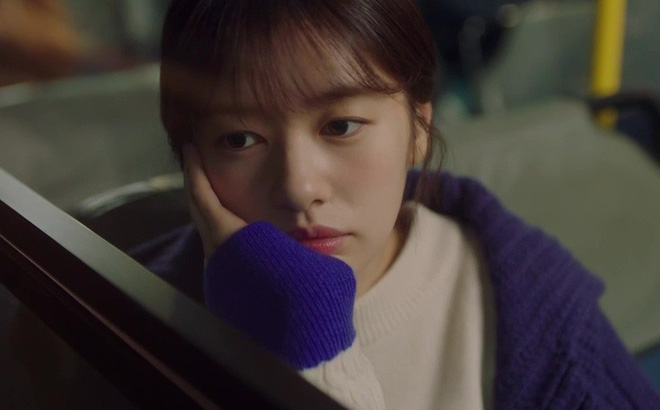 Sự xuất hiện bất ngờ của một gã đàn ông lạ mặt ở phòng sinh khiến chồng ngã ngửa về cô vợ ngoan của mình