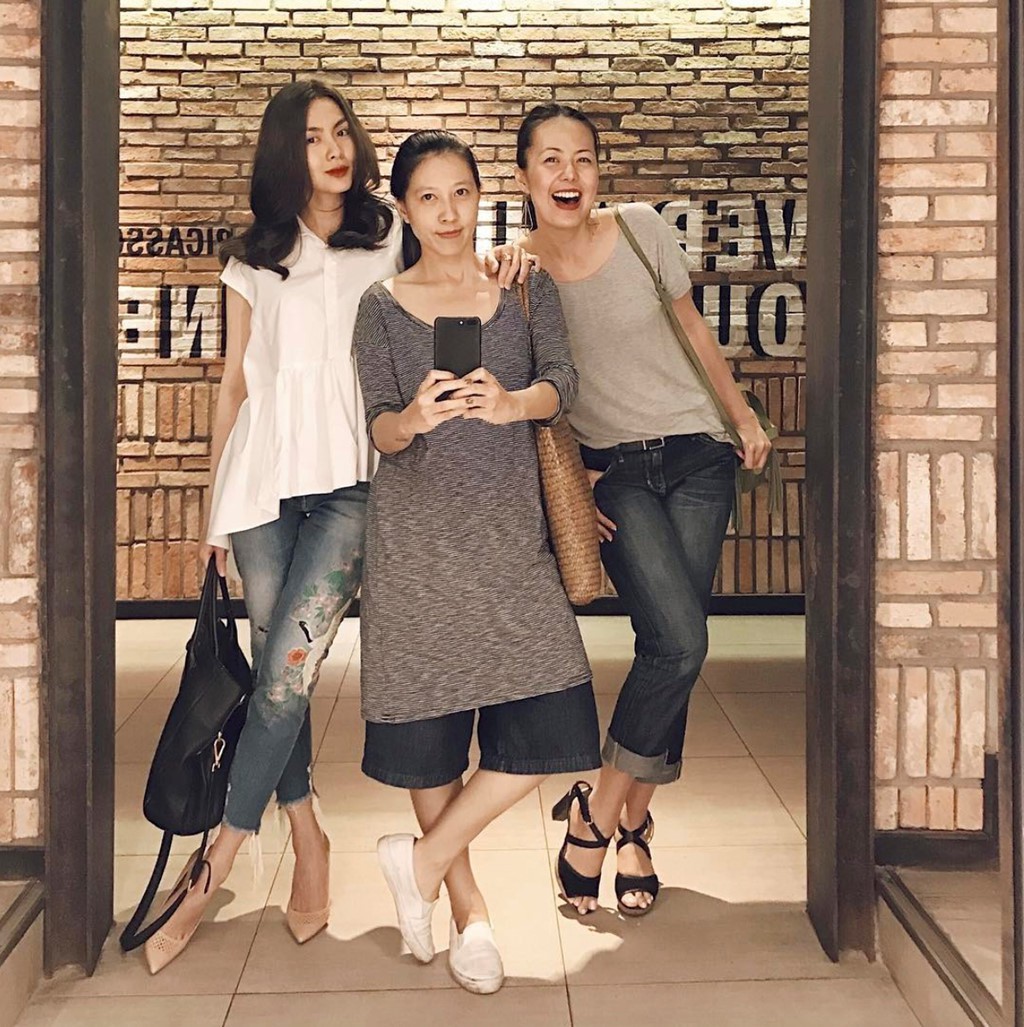 Những hội bạn thân toàn mỹ nhân nổi tiếng của showbiz Việt: Đứng một mình đã nổi bật, đi cạnh nhau càng khiến công chúng xuýt xoa Những hội bạn thân toàn mỹ nhân nổi tiếng của showbiz Việt: Đứng một mình đã nổi bật, đi cạnh nhau càng khiến công chúng xuýt xoa
