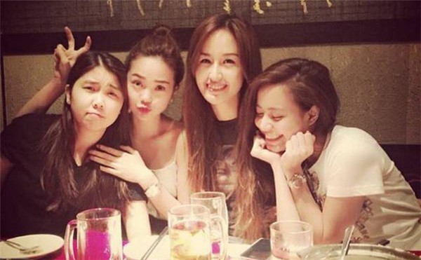 Những hội bạn thân toàn mỹ nhân nổi tiếng của showbiz Việt: Đứng một mình đã nổi bật, đi cạnh nhau càng khiến công chúng xuýt xoa