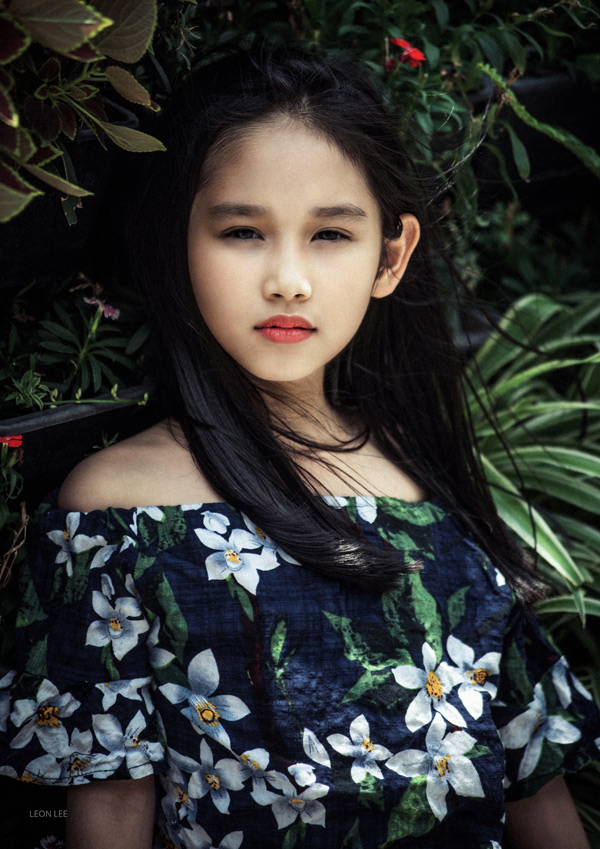 Con gái 7 tuổi của Minh Tiệp có khiếu làm mẫu từ bé