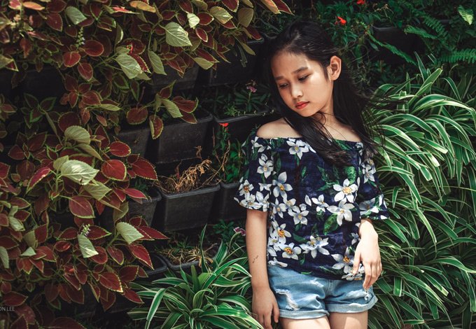 Con gái 7 tuổi của Minh Tiệp có khiếu làm mẫu từ bé