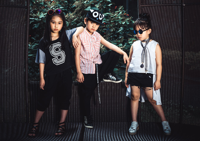 Con gái 7 tuổi của Minh Tiệp có khiếu làm mẫu từ bé