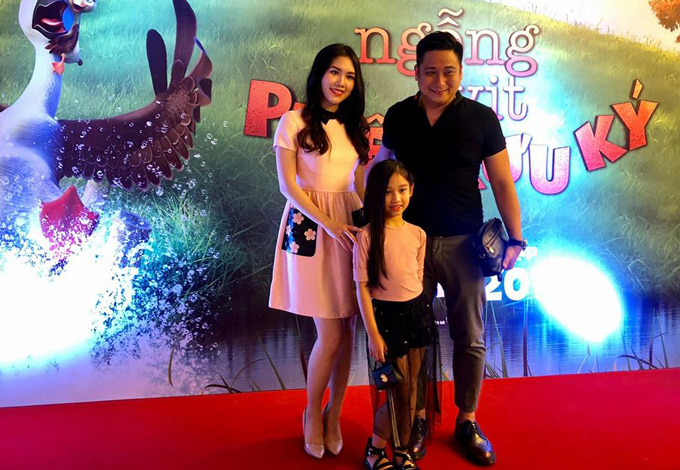 Con gái 7 tuổi của Minh Tiệp có khiếu làm mẫu từ bé