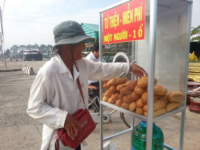 Ấm áp với hộp đựng tiền lẻ Nếu bạn khó khăn hãy lấy 3 tờ ở TP Hồ Chí Minh Ấm áp với hộp đựng tiền lẻ Nếu bạn khó khăn hãy lấy 3 tờ ở TP Hồ Chí Minh