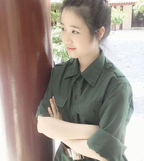 Nhan sắc đời thường của tân hoa khôi Ngoại giao giỏi tiếng Anh