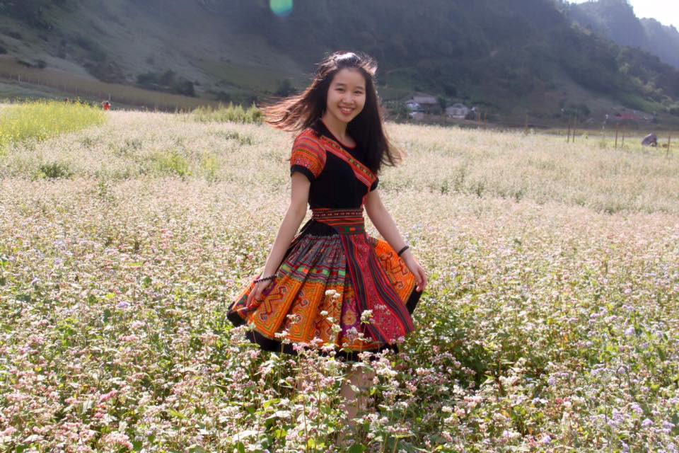 Nhan sắc đời thường của tân hoa khôi Ngoại giao giỏi tiếng Anh