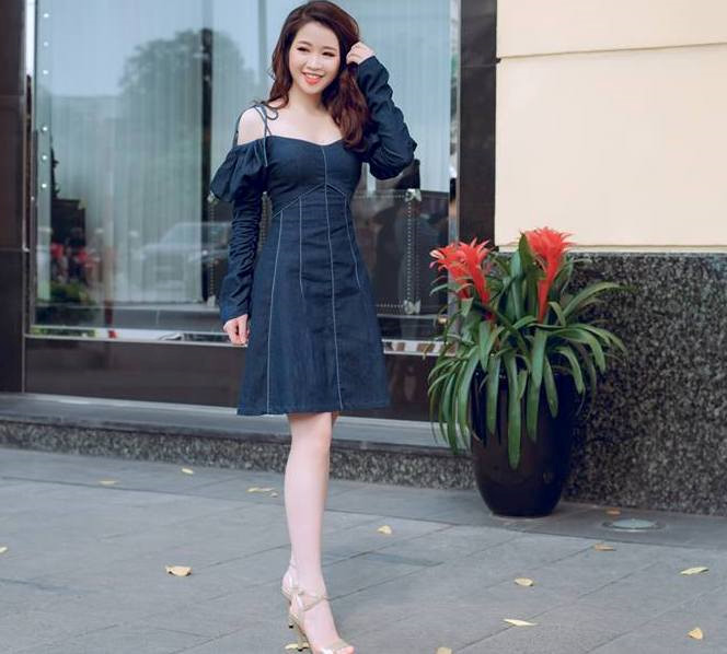 Nhan sắc đời thường của tân hoa khôi Ngoại giao giỏi tiếng Anh