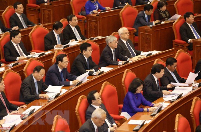 Bộ trưởng lương gần 12 triệu, chúng ta có sống bằng lương?