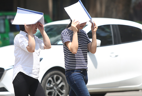 Chiều nay miền Bắc mưa giông