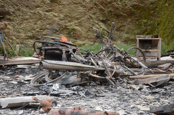 Nhân chứng hãi hùng kể lại giây phút nam thanh niên sát hại 4 người: Hắn cầm dao la hét, đốt nhà giữa đêm. Chúng tôi sợ không dám làm gì