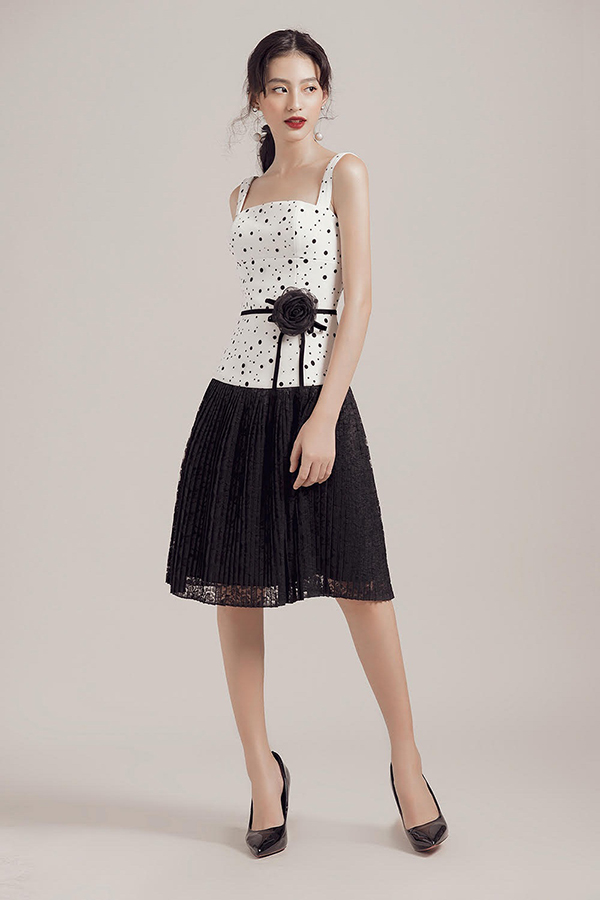 Biến tấu trên trang phục trắng đen mùa hè