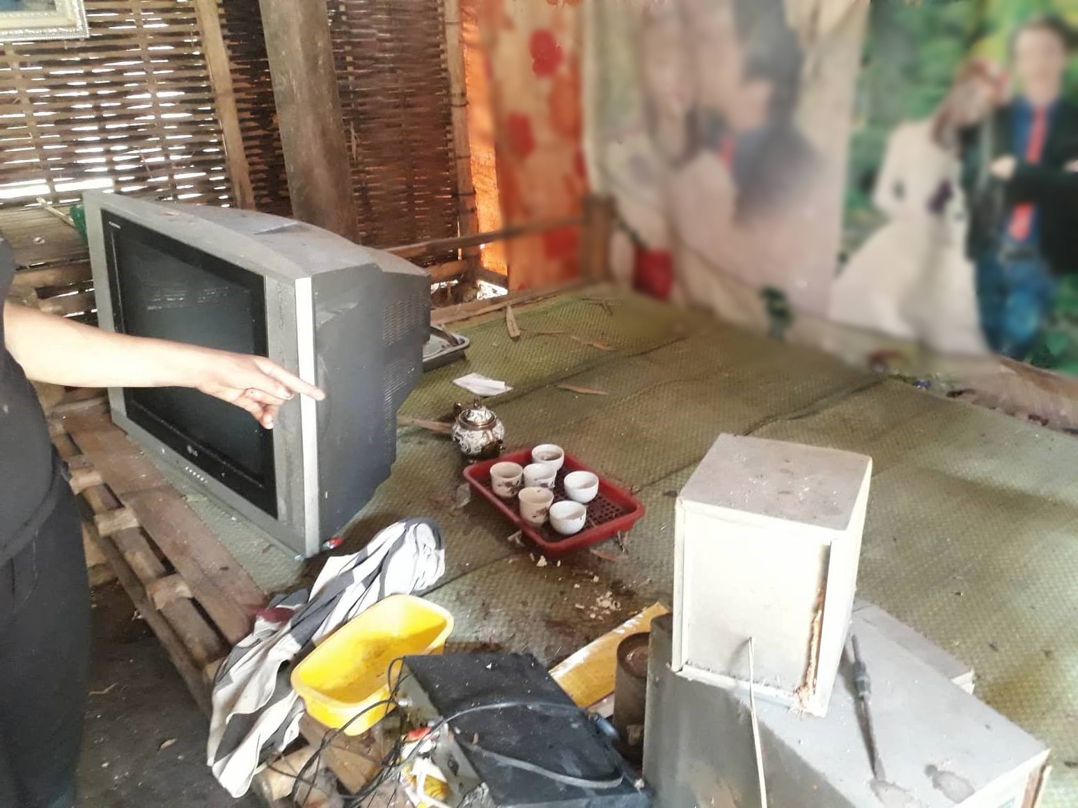 Lời kể của bé gái 14 tuổi nghi bị bác ruột hiếp dâm đến sinh con: Lần nào ông ta cũng đe dọa nếu em nói cho ai thì sẽ lập tức giết chết, em sợ lắm