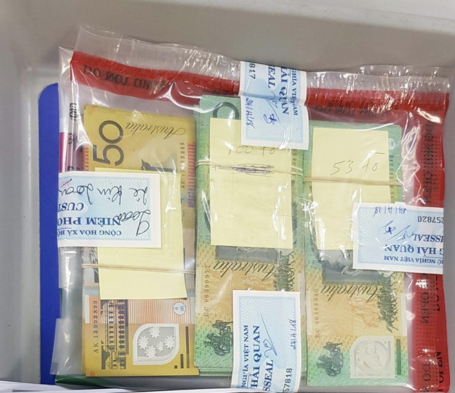 Nữ hành khách cất giấu số ngoại tệ khủng nhập cảnh Tân Sơn Nhất