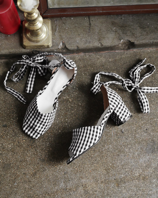 4 kiểu sandals hè vừa thoáng chân lại vừa giúp bạn khắc phục nhiều nhược điểm 4 kiểu sandals hè vừa thoáng chân lại vừa giúp bạn khắc phục nhiều nhược điểm