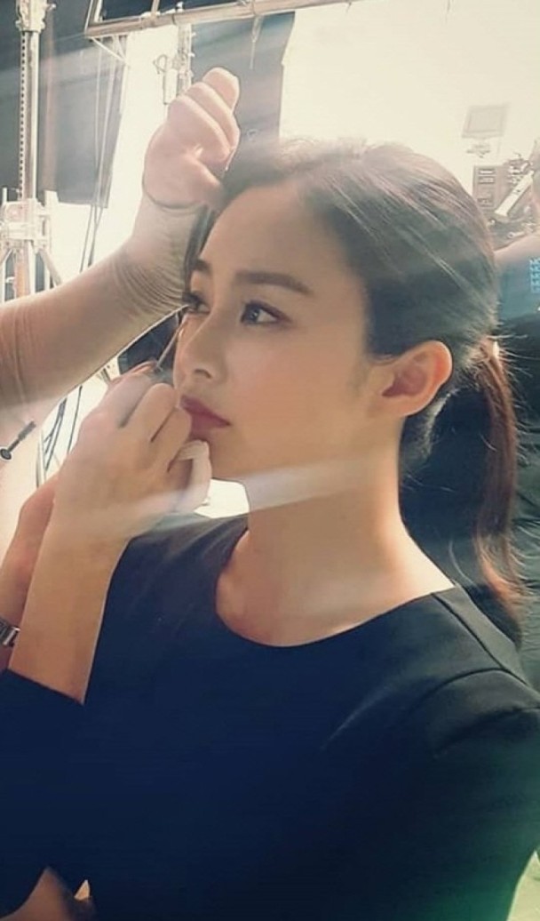 Tái xuất sau khi sinh em bé, Kim Tae Hee được ngợi khen là bà mẹ bỉm sữa đẹp nhất thế giới Tái xuất sau khi sinh em bé, Kim Tae Hee được ngợi khen là bà mẹ bỉm sữa đẹp nhất thế giới