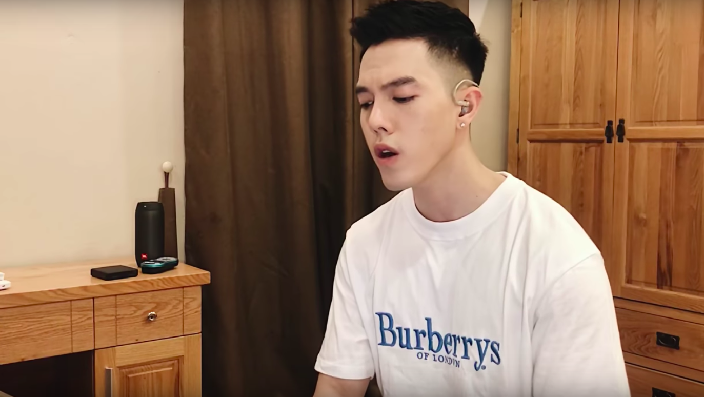 Hot boy Minh Châu khiến fan ngẩn ngơ khi mash-up 4 ca khúc đang gây bão vì nghi vấn Dương Khắc Linh đạo nhạc Hot boy Minh Châu khiến fan ngẩn ngơ khi mash-up 4 ca khúc đang gây bão vì nghi vấn Dương Khắc Linh đạo nhạc