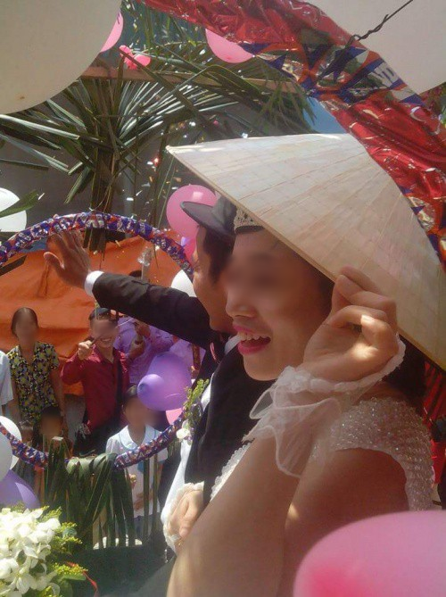 Đăng đàn nói xấu mẹ chồng lấy nón cưới của mình để đội, cô gái không ngờ bị chị em mắng mỏ