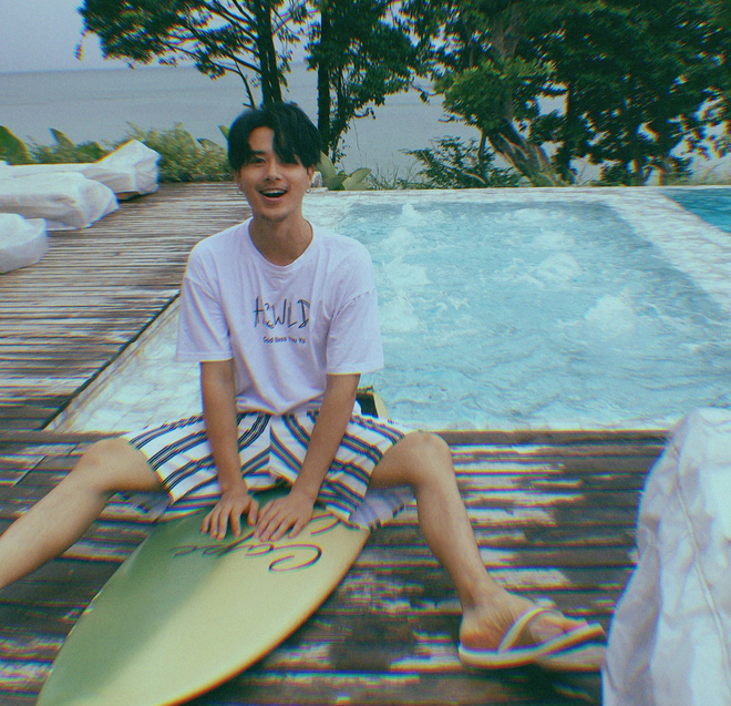 Chàng người mẫu xứ Trung chứng minh con trai cứ để râu là nam tính và cool ngầu hết phần người khác Chàng người mẫu xứ Trung chứng minh con trai cứ để râu là nam tính và cool ngầu hết phần người khác