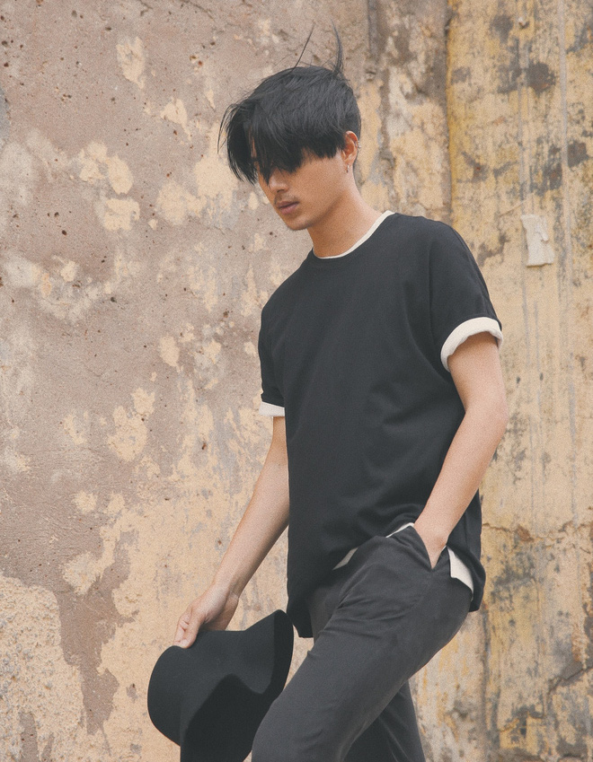 Chàng người mẫu xứ Trung chứng minh con trai cứ để râu là nam tính và cool ngầu hết phần người khác Chàng người mẫu xứ Trung chứng minh con trai cứ để râu là nam tính và cool ngầu hết phần người khác