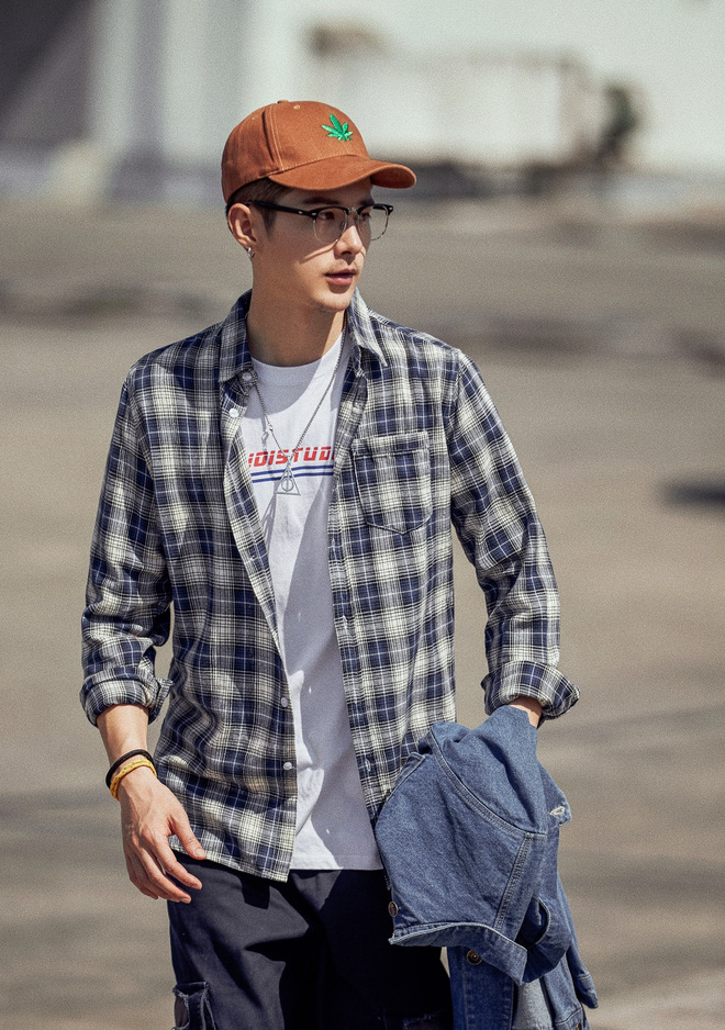 Chàng người mẫu xứ Trung chứng minh con trai cứ để râu là nam tính và cool ngầu hết phần người khác Chàng người mẫu xứ Trung chứng minh con trai cứ để râu là nam tính và cool ngầu hết phần người khác