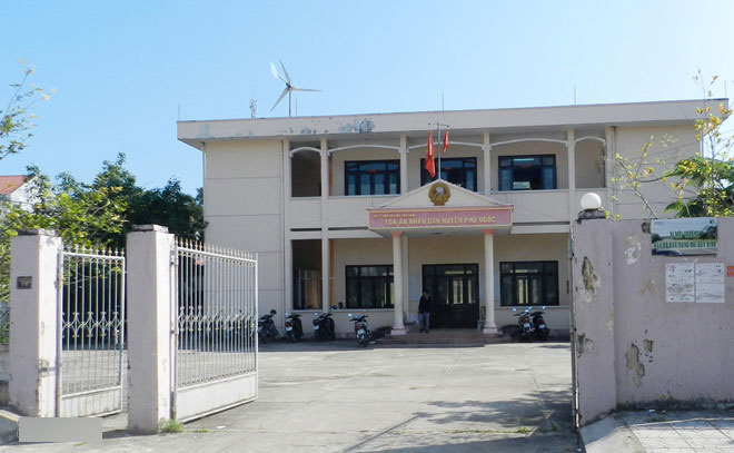 Thư ký tòa ở Phú Quốc tố bị côn đồ đánh nứt sọ