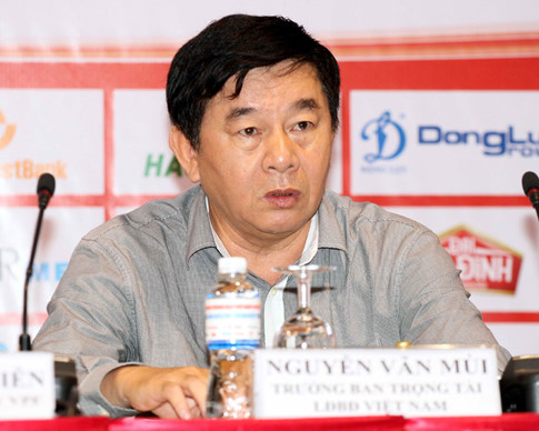 Bê bối trọng tài Việt Nam: Vì sao mùa nào cũng có tiếng còi méo ?