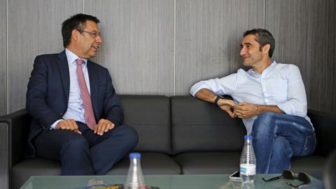 Valverde sẽ tiếp tục là HLV của Barca mùa tới