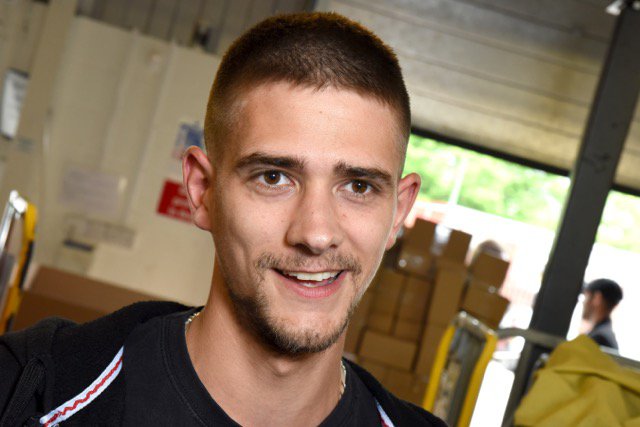 Chàng trai suýt chết bởi thói quen cắn móng tay