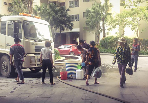 Người dân khu đô thị cao cấp khốn đốn vì thiếu nước sạch