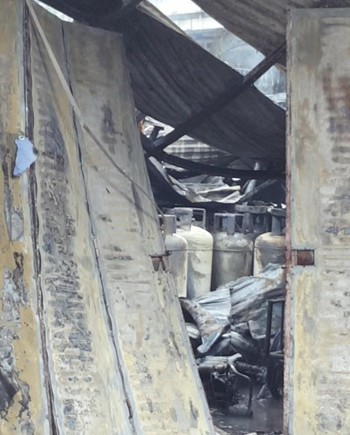 Cháy lớn kèm tiếng nổ cạnh chân cầu Vĩnh Tuy, một người chết