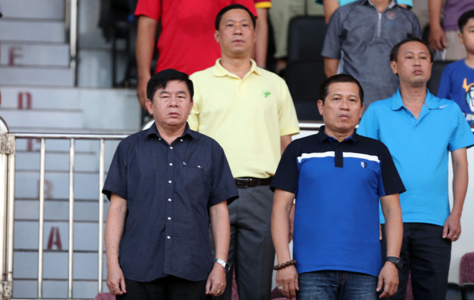 Bầu Tú gửi đơn lên VFF kể tội trọng tài