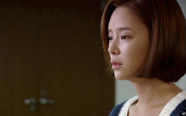 Đêm khuya, khi tôi định ra về thì chồng cũ ôm chầm lấy tôi và thế là tôi bước chân vào con đường tội lỗi ấy