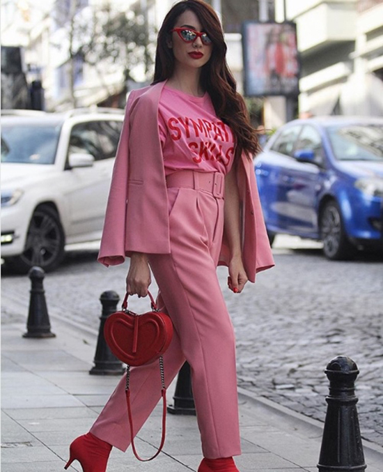 Sắc hồng được tín đồ thời trang ưa chuộng trong mùa hè