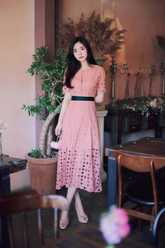 Sắc hồng được tín đồ thời trang ưa chuộng trong mùa hè