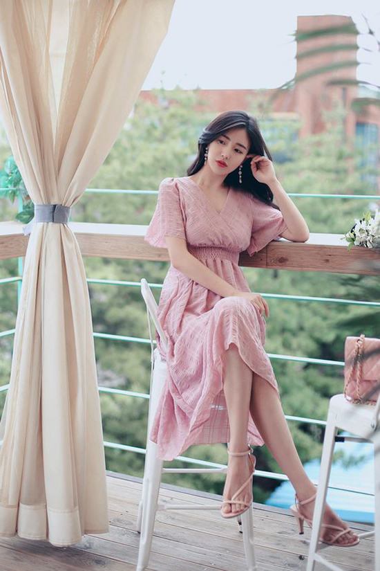 Sắc hồng được tín đồ thời trang ưa chuộng trong mùa hè