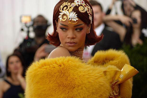 Một khi đã vào tay các thánh chế thì MET Gala sang chảnh đến mấy cũng thành... MỆT Gala mà thôi! Một khi đã vào tay các thánh chế thì MET Gala sang chảnh đến mấy cũng thành... MỆT Gala mà thôi!