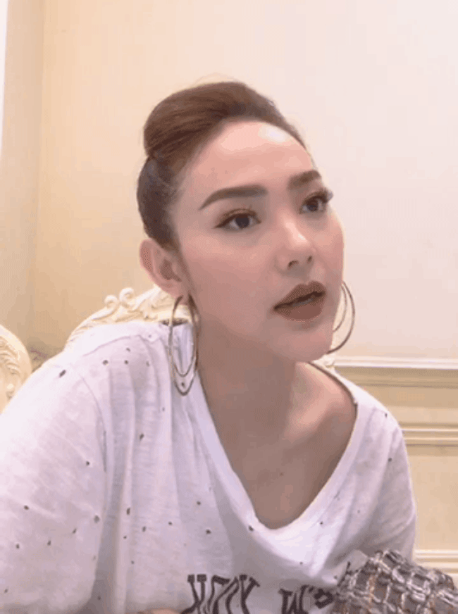 Những người đẹp Vbiz đang mải miết chạy đua với mốt cằm dài nhọn hoắt