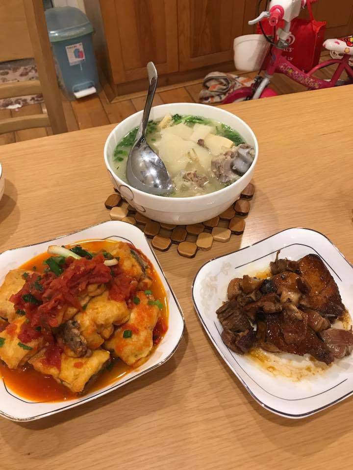 Gái HN khen cơm ông xã nấu, chị em rần rần khoe chồng mình đảm không kém cạnh