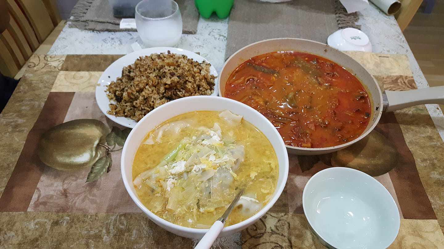 Gái HN khen cơm ông xã nấu, chị em rần rần khoe chồng mình đảm không kém cạnh