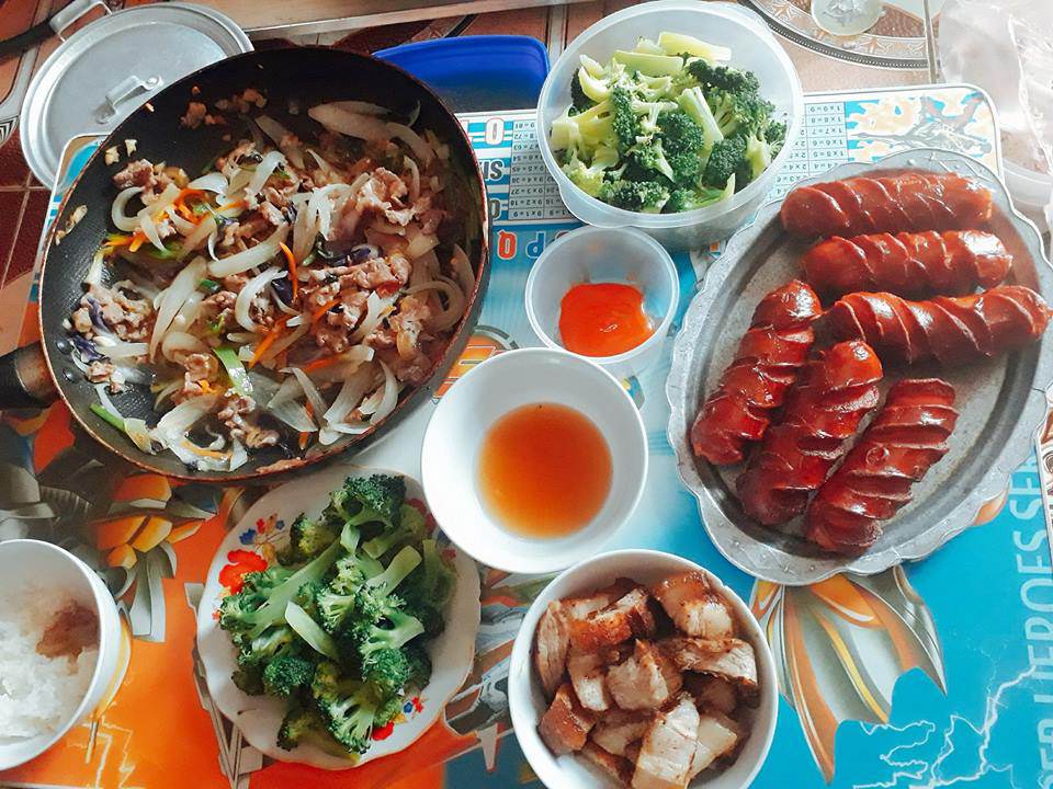 Gái HN khen cơm ông xã nấu, chị em rần rần khoe chồng mình đảm không kém cạnh