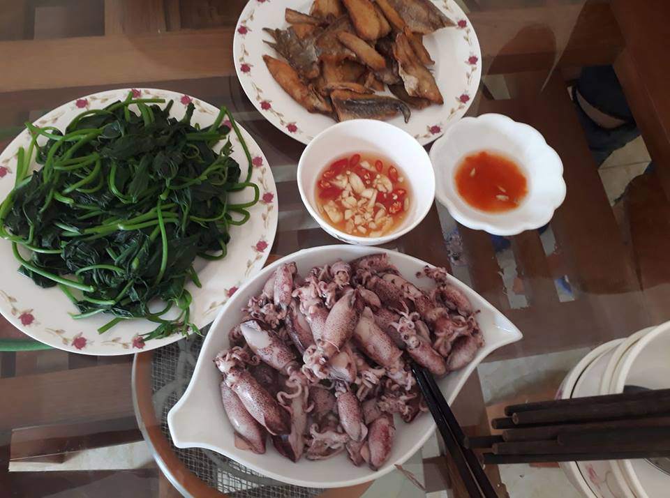 Gái HN khen cơm ông xã nấu, chị em rần rần khoe chồng mình đảm không kém cạnh