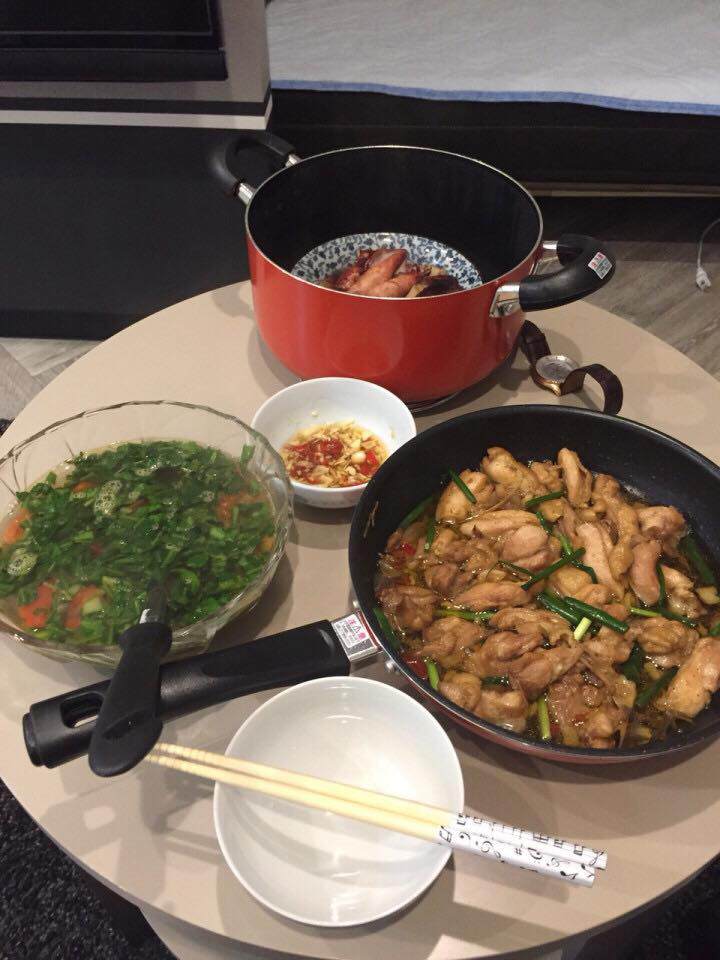 Gái HN khen cơm ông xã nấu, chị em rần rần khoe chồng mình đảm không kém cạnh