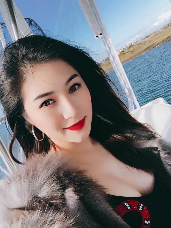 Hương Tràm: Tôi tự mua nhà, mua xe mà chẳng cần đại gia nâng đỡ