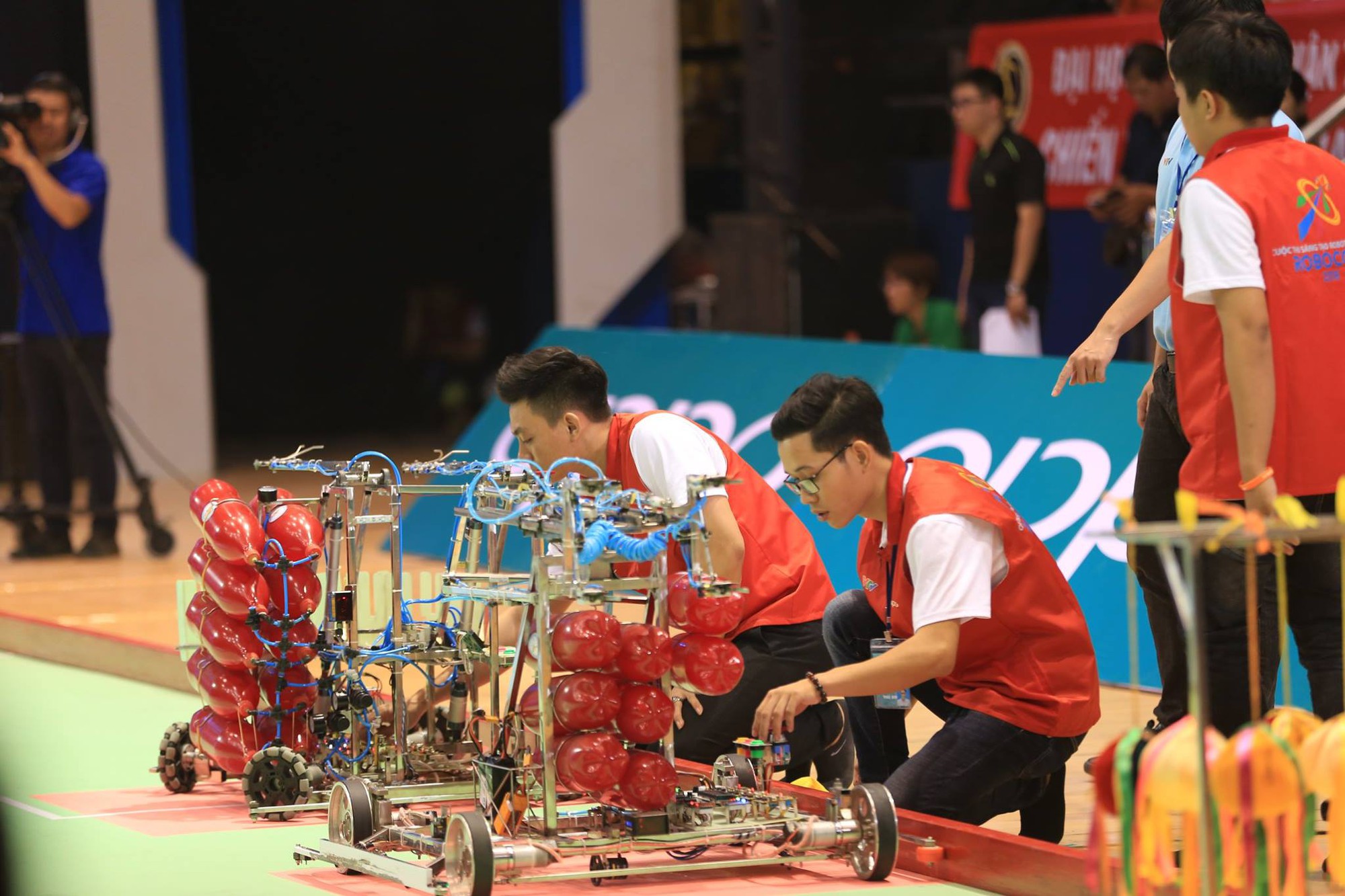 Khai mạc vòng chung kết Robocon 2018: Cả trời ký ức tuổi thơ của thế hệ 8x, 9x bỗng ùa về Khai mạc vòng chung kết Robocon 2018: Cả trời ký ức tuổi thơ của thế hệ 8x, 9x bỗng ùa về
