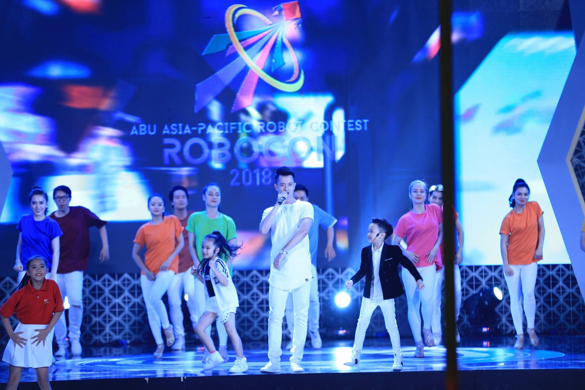 Khai mạc vòng chung kết Robocon 2018: Cả trời ký ức tuổi thơ của thế hệ 8x, 9x bỗng ùa về Khai mạc vòng chung kết Robocon 2018: Cả trời ký ức tuổi thơ của thế hệ 8x, 9x bỗng ùa về