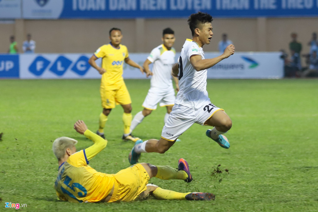 Quốc Vượng: Thế hệ tôi từng tự hào khi ăn chân người khác