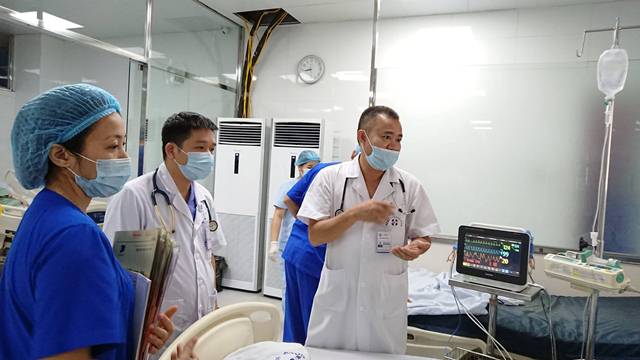 Hà Nội: Tiêm thuốc làm trắng da, một phụ nữ sốc phản vệ suýt chết Hà Nội: Tiêm thuốc làm trắng da, một phụ nữ sốc phản vệ suýt chết