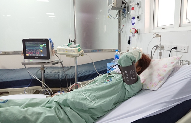 Hà Nội: Tiêm thuốc làm trắng da, một phụ nữ sốc phản vệ suýt chết