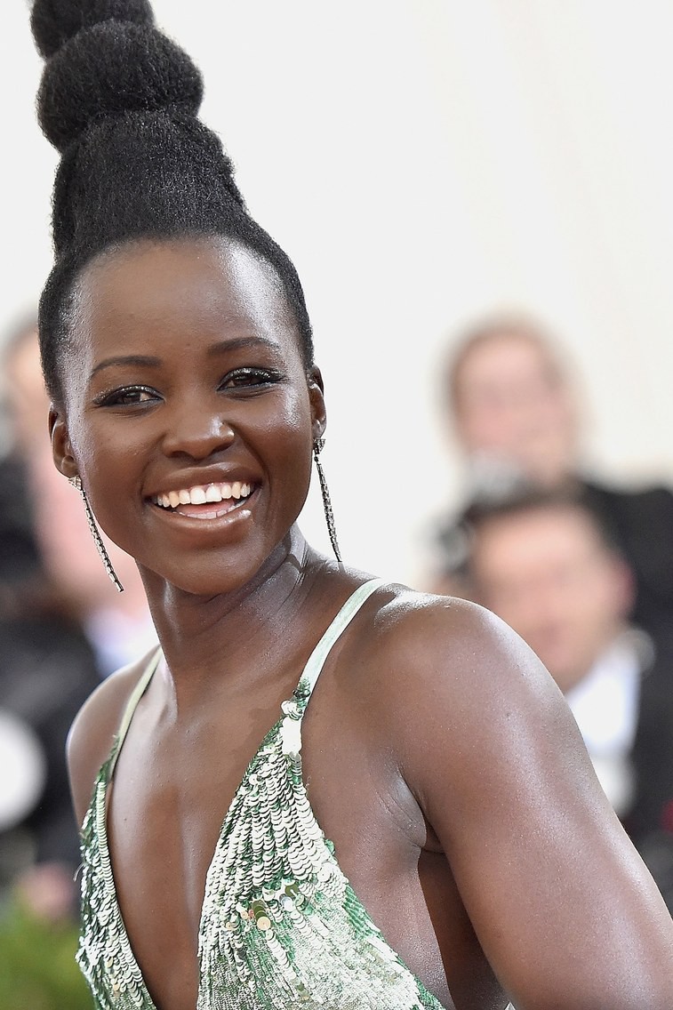 10 kiểu trang điểm xuất sắc đến ám ảnh trong lịch sử Met Gala