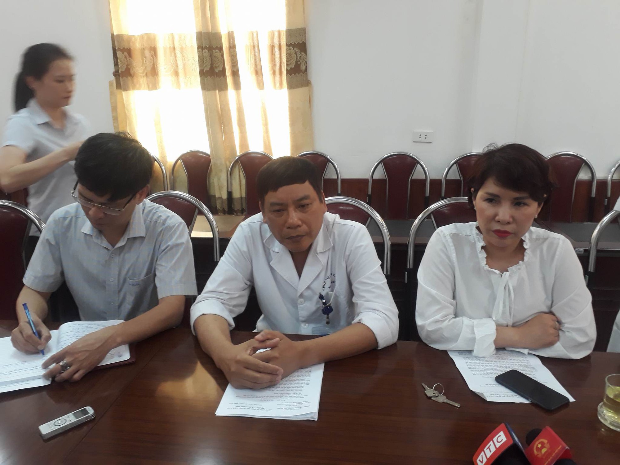 Tạm đình chỉ công tác ekip mổ khiến bệnh nhân tử vong sau khi phẫu thuật gãy tay tại bệnh viện Đa khoa Hà Đông